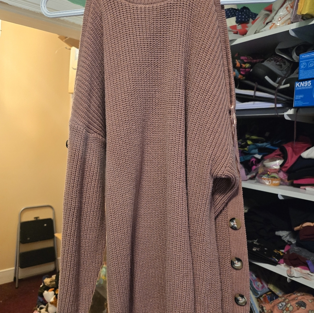 Never Worn Dusty Rose Guess Cold Shoulder Button-Accent Sweater